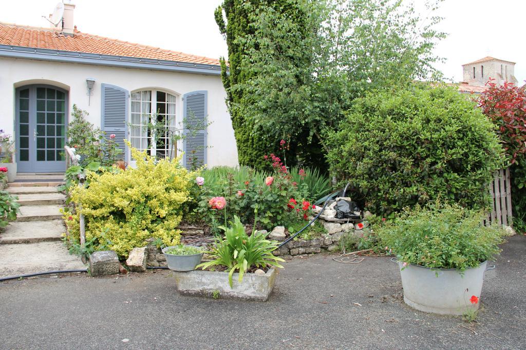 Maison d'hôtes LE LAVOIR Fontaines  Exterior foto