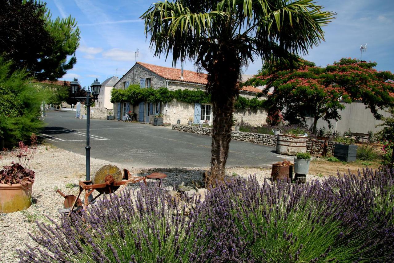 Maison d'hôtes LE LAVOIR Fontaines  Exterior foto