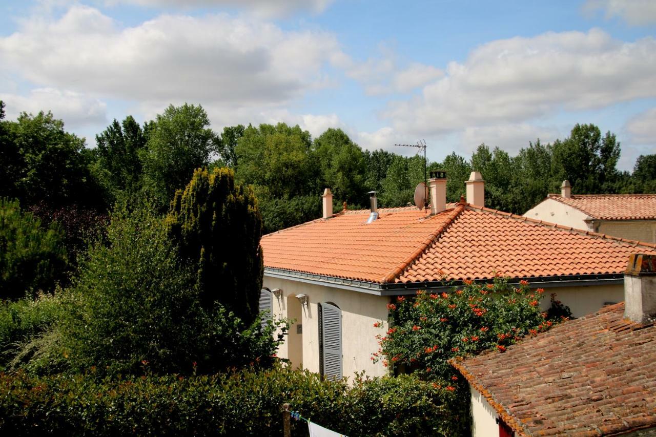 Maison d'hôtes LE LAVOIR Fontaines  Exterior foto