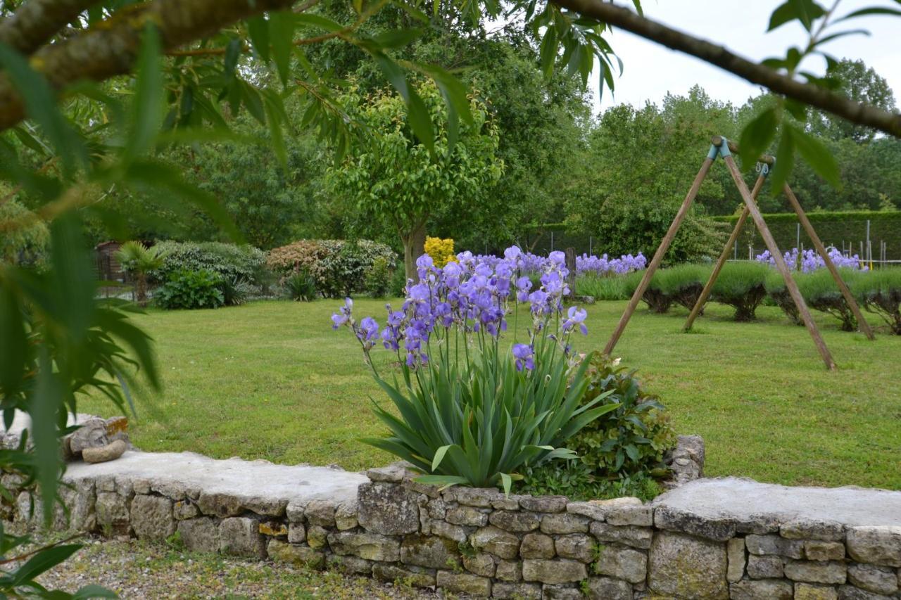 Maison d'hôtes LE LAVOIR Fontaines  Exterior foto